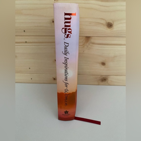 HUGS Daily Inspirations for Women 365 Devotions to Inspire Your Day Howard Books - Picture 4 of 6